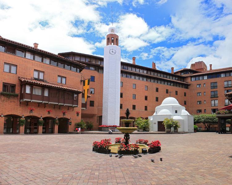 Plaza de banderas ESTELAR La Fontana Hotel Bogota